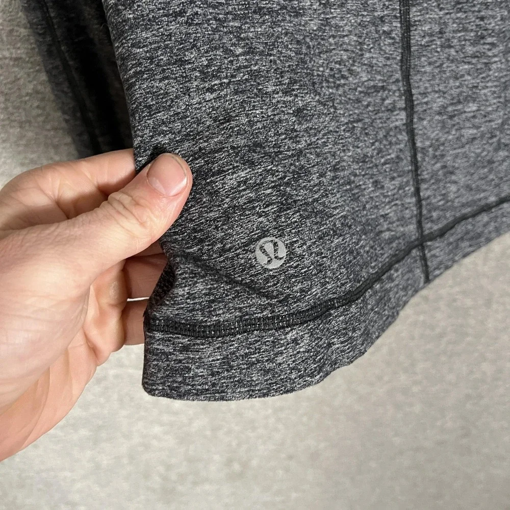 Lululemon Jacket Womens 6 Gray 1/2 Zip Reflective‎ Thumbholes Running Athletic